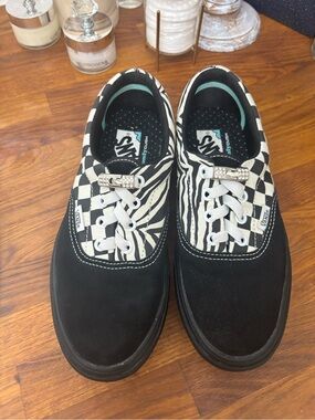 Vans Black & White Checkerboard Zebra Low-Top Sneakers women’s 6.5